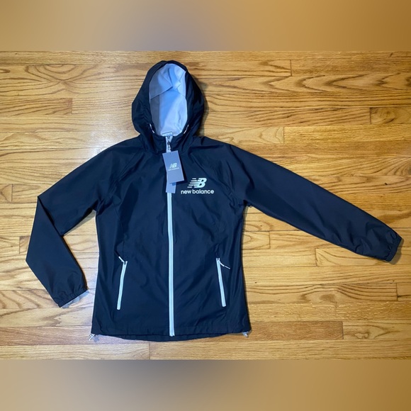 New Balance Women’s Wind & Water Resistant Jacket Black White Logo Sz Small New! - Picture 1 of 6